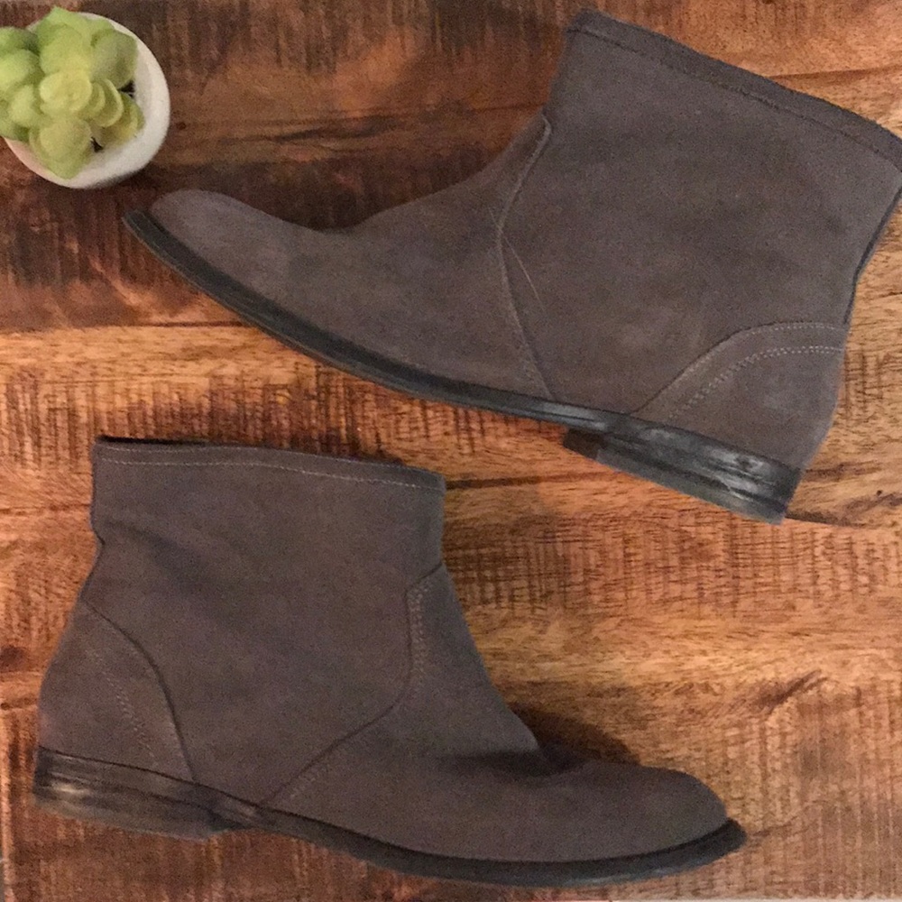 🔺FINAL SALE!🔺 Aldo Elyse Grey Ankle Boots - Size 8